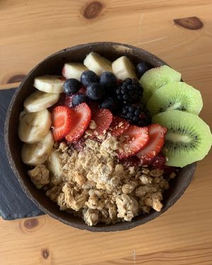 Açai bowl  at Leaves Cafe in Cotovia