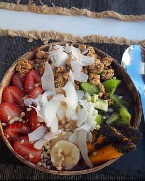 Açai bowl  at Leaves Cafe in Cotovia