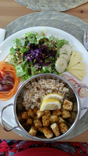 See what is the today menu of the  day, delicious at Leaves Cafe in Cotovia