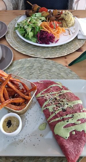 Comida deliciosa! at Leaves Cafe in Cotovia