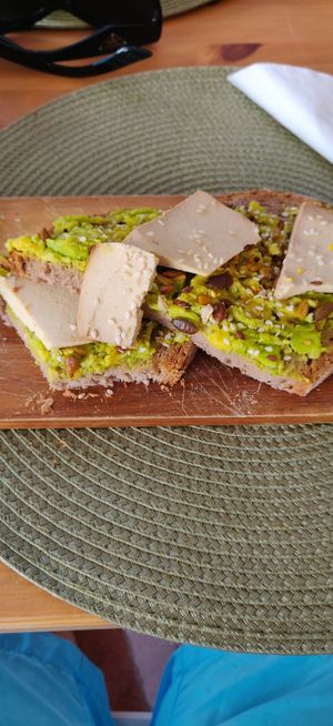 😋😋😋 at Leaves Cafe in Cotovia