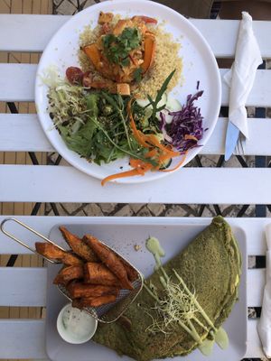 Daily specials  at Leaves Cafe in Cotovia