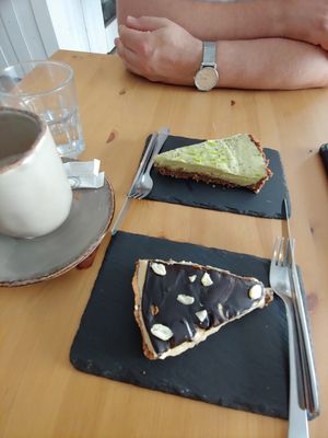 Der Nachtisch 😋😋😋 at Leaves Cafe in Cotovia