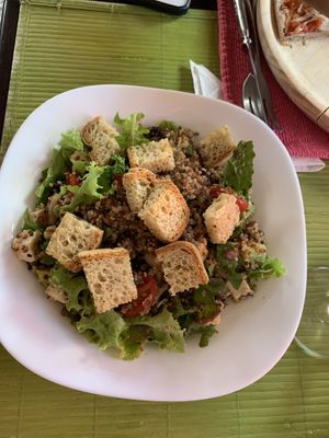 Ensalada de quinoa  at Oli Veggie Food in Punta Del Este