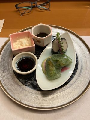 Not an easy to eat part of the meal, but still an interesting experience. This is the “assortment” listed on the menu at Asai Togei in Osaka