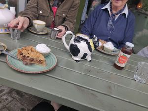 Cute tea pot at Kringloop Twello in Twello