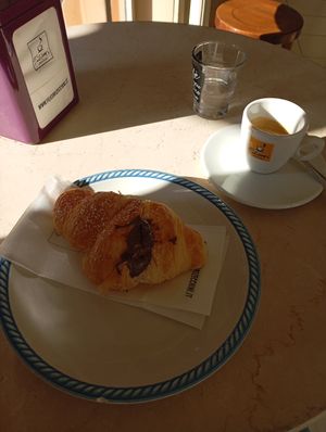 Vegan chocolate croissant at Omnia in Bologna