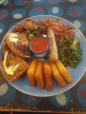 Vegan big breakfast xtra hashbrowns at Lounges - Cinco Lounge  in Grantham
