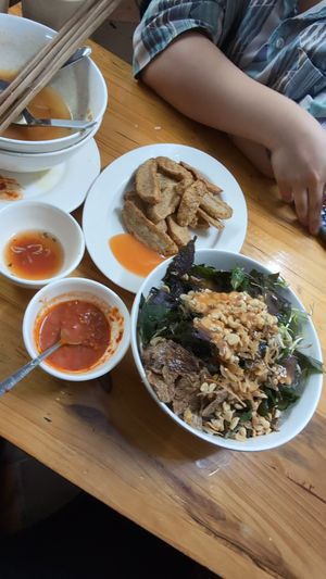 Mixed noodles Tu Bi-Style! Refreshing on a hot day.
In the background the vegan fried sausage, my SO was full but couldn't get enough of it. at Com Pho Chay Tu Bi in Hanoi