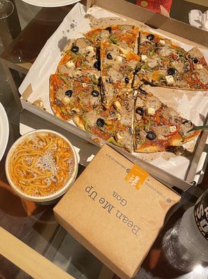 Pizza and Pasta we ordered  at Bean Me Up in Goa