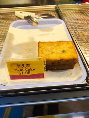 Yam cake at Delisnacks 德利食 - Tekka Market in Central Singapore