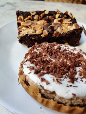 Brownie & Banoffee at Louvre Michaelense in Sao Miguel