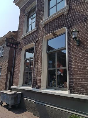 front of restaurant at China Garden in Domburg