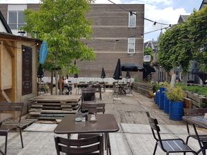 large outdoor terrace at Schenkers in Apeldoorn