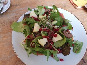 Beetroot Hummus Sandwich at Schenkers in Apeldoorn