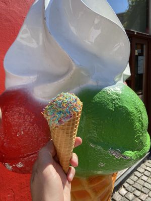 Vegan strawberry Ice Cream 🌱  at Paradis - Vesterbro in Copenhagen
