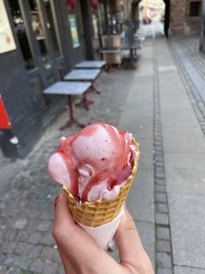 Vegan Strawberry with Jam 🌱  at Paradis - Vesterbro in Copenhagen