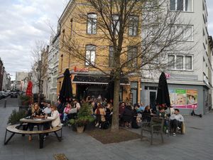 Outside at Bar d'Henri in Antwerpen