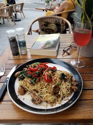 Beautiful, Vegetarian, and Scrumptious at Bar d'Henri in Antwerpen