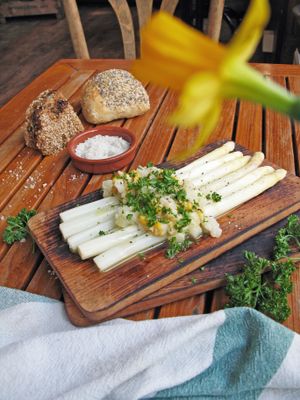 Vegan and soy free version of the classic Flemish dish 'Asperges a la Flamande' at Bar d'Henri in Antwerpen