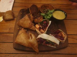 Third part of three tapas (samosas, meatballs and wraps) at Bar d'Henri in Antwerpen