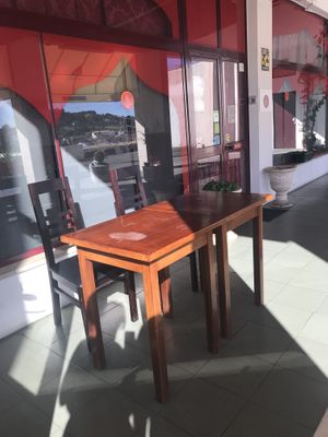 Some outside seating at Sabores da India in Alcobaca