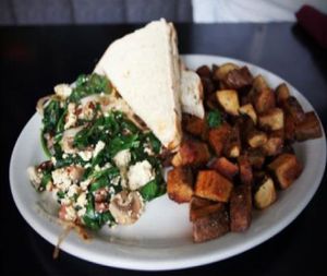 portobello scramble: fresh portobello mushrooms with tofu, garlic, spinach, mushrooms and nutrtional yeast. with hashbrowns and toast at Hungry Tiger in Portland