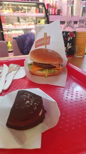 Original burger and salted caramel cookie at Complex Burger in Moscow