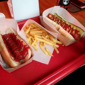 Classic hot dog and piggy pleasure at Complex Burger in Moscow