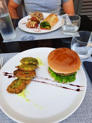 Bis: Burger and Frittatine // Tris: Wrap, Steccoletta and Spaghetti di riso at Alice e Viola in Collegno