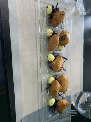 Frittelle ceci e broccoli con maio e cavolo viola  at Alice e Viola in Collegno