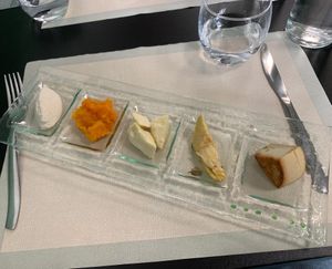 Tris di formaggi veg (menù degustazione)   at Alice e Viola in Collegno