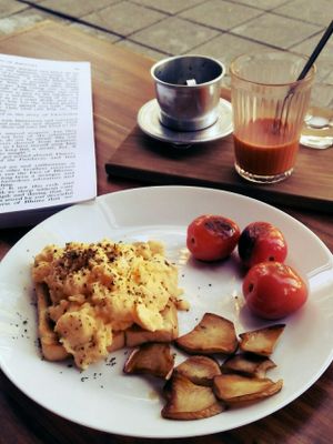 Scramble egg set with Cha Ron (hot thai tea) at Bangkok Story in Bangkok