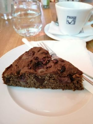 Schoko-Trauben Brownie at Glückskost in Mondsee