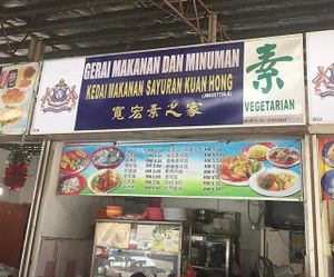 Stall signboard at Kedai Makanan Sayuran Kuan Hong in Johor Bahru
