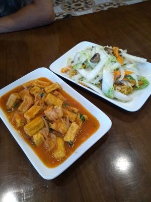Tofu in tomato sauce and stir fried noodles with veg at Dung Anh in Yen Thanh