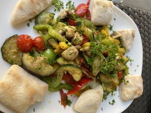 Grillgemüse mit Pizzabrötchen  at Veg-Italia in Passau