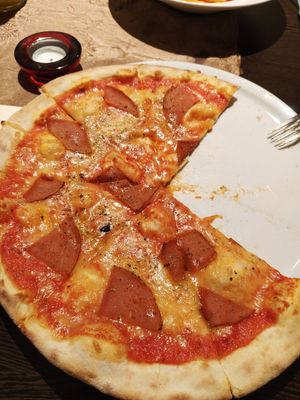 Pizza Salami at Veg-Italia in Passau