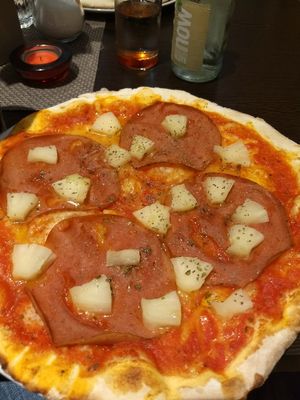 Pizza Hawaii at Veg-Italia in Passau