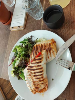 Vegan wrap with tempeh at Skøg in Brno