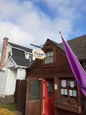 Seaside cottage cuteness at Fog Eater Cafe in Mendocino
