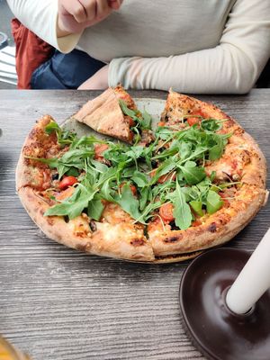 Vegetarian pizza from the menu veganized at Systrakaffi in Kirkjubaejarklaustur