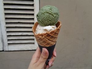 Vanille de Madagascar et pistache-spiruline at Impronta in Paris