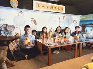 20190120一群吃素的年輕人在寒冷的碼頭享受溫暖的素食料理，度過美好的假期。幸福! at Coolife Owl 貓頭鷹藝品蔬食館 - Māotóuyīng in New Taipei City