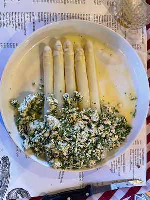 Asperges a la flamande at Groenendijk Weert in Weert