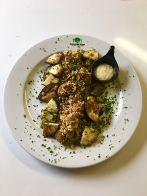 Bulgur met gegrilde groenten en falafel at Groenendijk Weert in Weert