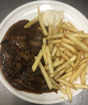 Stoverij met frietjes at Groenendijk Weert in Weert