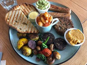 Full Highland Breakfast at Cafe Eighty2 in Drumnadrochit