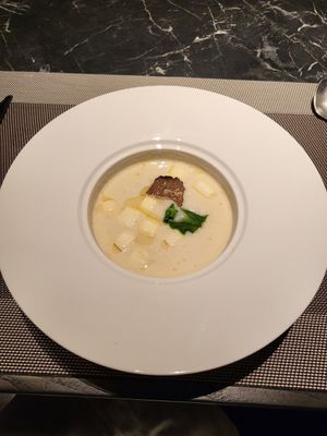 Creamy truffle soup at Yù Shàn Gé 鈺善閣 in Taipei