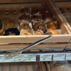 vegan muffins available at Country Life in Prague